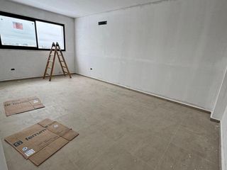 Foto 3 de Oficina en ALQUILER en Colinas de Manantiales, amplia y luminosa, a estrenar en planta alta.  Apto profesional