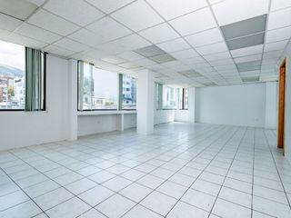 Foto 1 de Renta Oficina 60M2 La Vozandes/Incluye Parqueadero