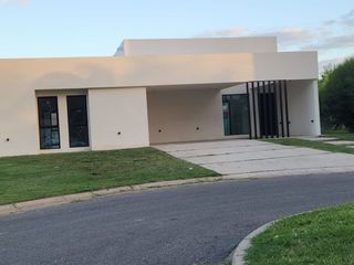 Foto 2 de Venta Casa Haras Escobar 5 ambientes
