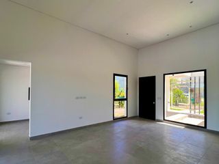 Foto 1 de Venta Casa Haras Escobar 5 ambientes
