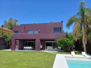 Foto 23 de Alquiler casa de diseño en Barrio Laguna del Sol