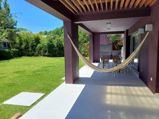 Foto 18 de Alquiler casa de diseño en Barrio Laguna del Sol
