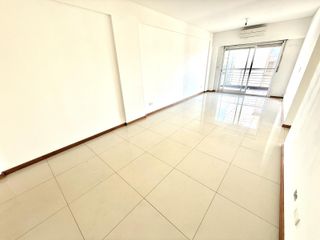 Foto 3 de Departamento en Alquiler 3 ambientes con cochera en Banfield Este