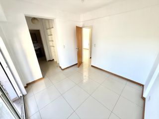 Foto 12 de Departamento en Alquiler 3 ambientes con cochera en Banfield Este