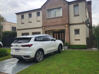 Foto 1 de Casa en San Marino (Funes Hills)