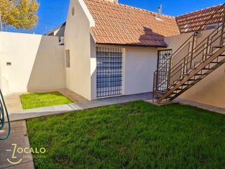 Foto 1 de Casa en alquiler de 3 dormitorios c/ cochera en Chacras de Coria