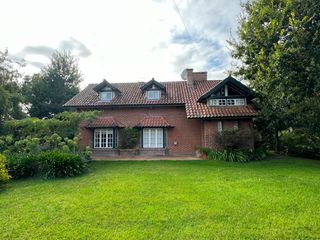Foto 1 de VENTA Casa 4 Amb con Quincho - 3 Lotes La armonia
