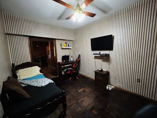 Foto 9 de VENTA - CASA 4 AMBIENTES C/PILETA Y COCHERA-LOBOS