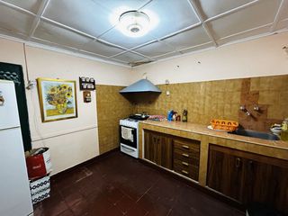 Foto 5 de VENTA - CASA 4 AMBIENTES C/PILETA Y COCHERA-LOBOS
