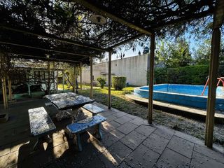 Foto 3 de VENTA - CASA 4 AMBIENTES C/PILETA Y COCHERA-LOBOS