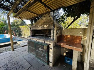 Foto 4 de VENTA - CASA 4 AMBIENTES C/PILETA Y COCHERA-LOBOS