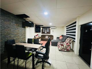 Foto 2 de VENDO CASA EN URDESA (AV 2DA) KATGAR