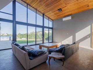 Foto 4 de ALQUILER Casa en La Comarca VISTA AL LAGO