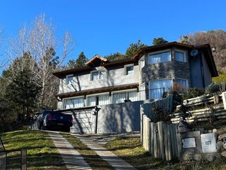 Foto 1 de Hermosa casa en Faldeos de Chapelco