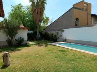 Foto 3 de VENTA DE HERMOSA CASA CON PISCINA- B°JARDINES ESTRADA,  GUAYMALLEN