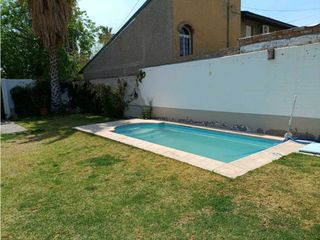 Foto 2 de VENTA DE HERMOSA CASA CON PISCINA- B°JARDINES ESTRADA,  GUAYMALLEN
