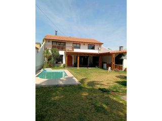 Foto 1 de VENTA DE HERMOSA CASA CON PISCINA- B°JARDINES ESTRADA,  GUAYMALLEN