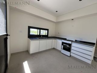 Foto 12 de Casa Alquiler 4 amb c/pileta barrio El Aljibe- Mallmann Propiedades