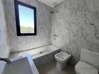 Foto 7 de Casa Alquiler 4 amb c/pileta barrio El Aljibe- Mallmann Propiedades