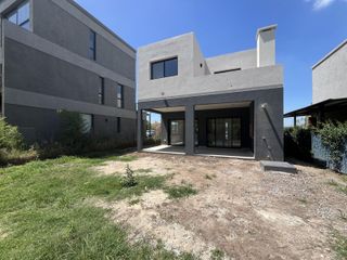 Foto 14 de Casa Alquiler 4 amb c/pileta barrio El Aljibe- Mallmann Propiedades
