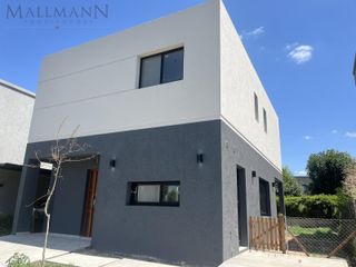 Foto 1 de Casa Alquiler 4 amb c/pileta barrio El Aljibe- Mallmann Propiedades
