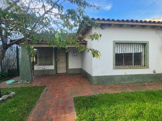 Foto 1 de Casa de 2 Dormitorios - Lote de 10 x 27.5 - La Plata
