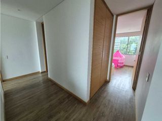 Foto 7 de Venta moderno apartamento en el POBLADO, sector Balsos.