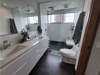 Foto 13 de Venta moderno apartamento en el POBLADO, sector Balsos.