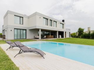 Foto 4 de CASA 7 AMBIENTES ALQUILER EN CHACRAS DE LA RESERVA