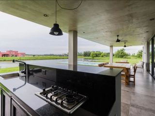 Foto 9 de CASA 7 AMBIENTES ALQUILER EN CHACRAS DE LA RESERVA
