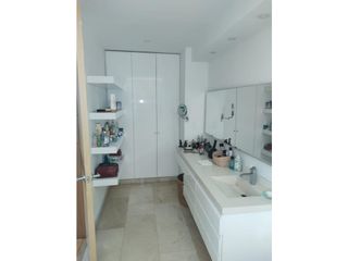 Foto 5 de APARTAMENTO  CON  VISTA  A LA CIUDAD Y A LOS FARALLONES