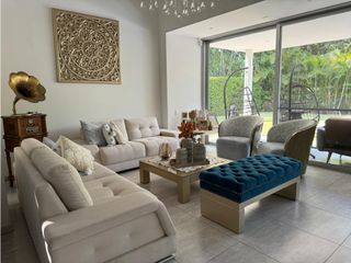 Foto 4 de CASA MODERNA CON PISCINA Y JACUZZI