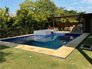Foto 9 de CASA MODERNA CON PISCINA Y JACUZZI