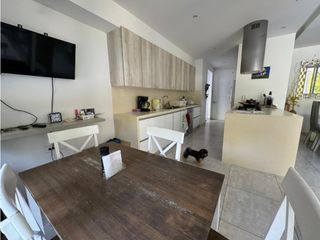 Foto 3 de CASA MODERNA CON PISCINA Y JACUZZI