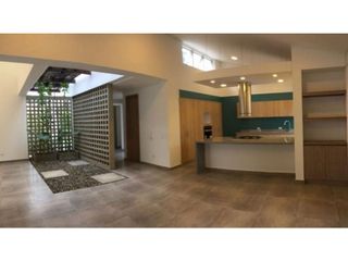 Foto 4 de CASA CON PISCINA EN LA MORADA.