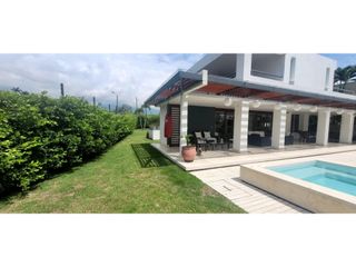 Foto 17 de CASA CON PISCINA Y JACUZZI
