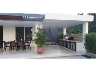 Foto 13 de CASA CON PISCINA Y JACUZZI