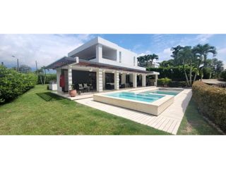 Foto 1 de CASA CON PISCINA Y JACUZZI