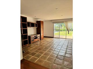 Foto 2 de CASA CON PISCINA DE UN PISO CON AMPLIAS ZONAS VERDES