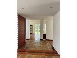 Foto 8 de CASA CON PISCINA DE UN PISO CON AMPLIAS ZONAS VERDES