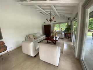 Foto 11 de CASA  INDEPENDIENTE CON PISCINA Y AMPLIA ZONA VERDE