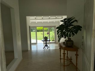 Foto 5 de CASA  INDEPENDIENTE CON PISCINA Y AMPLIA ZONA VERDE