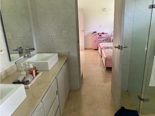 Foto 9 de CASA  INDEPENDIENTE CON PISCINA Y AMPLIA ZONA VERDE