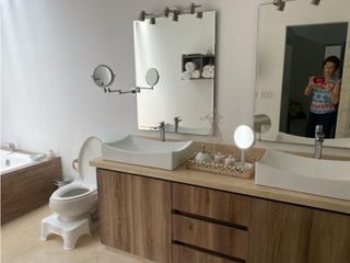 Foto 15 de CASA  INDEPENDIENTE CON PISCINA Y AMPLIA ZONA VERDE