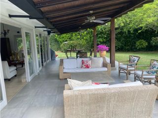 Foto 6 de CASA  INDEPENDIENTE CON PISCINA Y AMPLIA ZONA VERDE