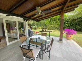 Foto 7 de CASA  INDEPENDIENTE CON PISCINA Y AMPLIA ZONA VERDE