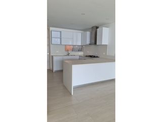 Foto 4 de APARTAMENTO CON VISTA A LA CIUDAD
