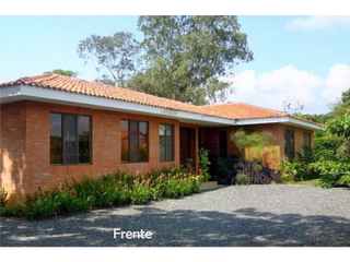 Foto 4 de CASA AMPLIA Y RODEADA DE VERDE  EN LA MORADA