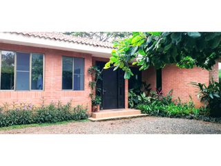 Foto 10 de CASA AMPLIA Y RODEADA DE VERDE  EN LA MORADA