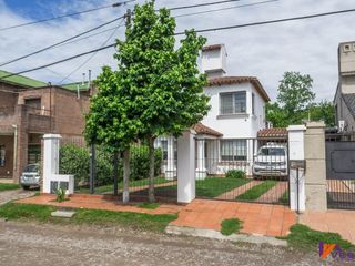 Foto 5 de Villa San Lorenzo-casa En Venta-calle Jacaranda